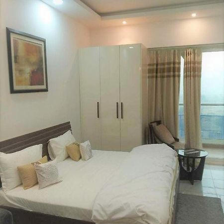 Ne-1St Time In Noida Stay In Mall Extérieur photo