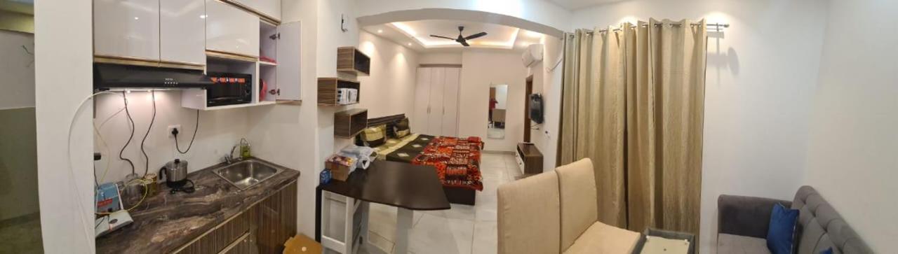 Ne-1St Time In Noida Stay In Mall Extérieur photo