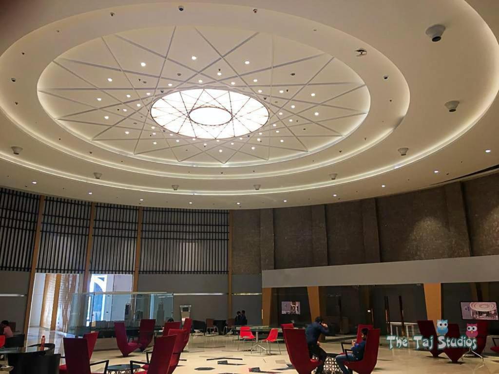 Ne-1St Time In Noida Stay In Mall Extérieur photo