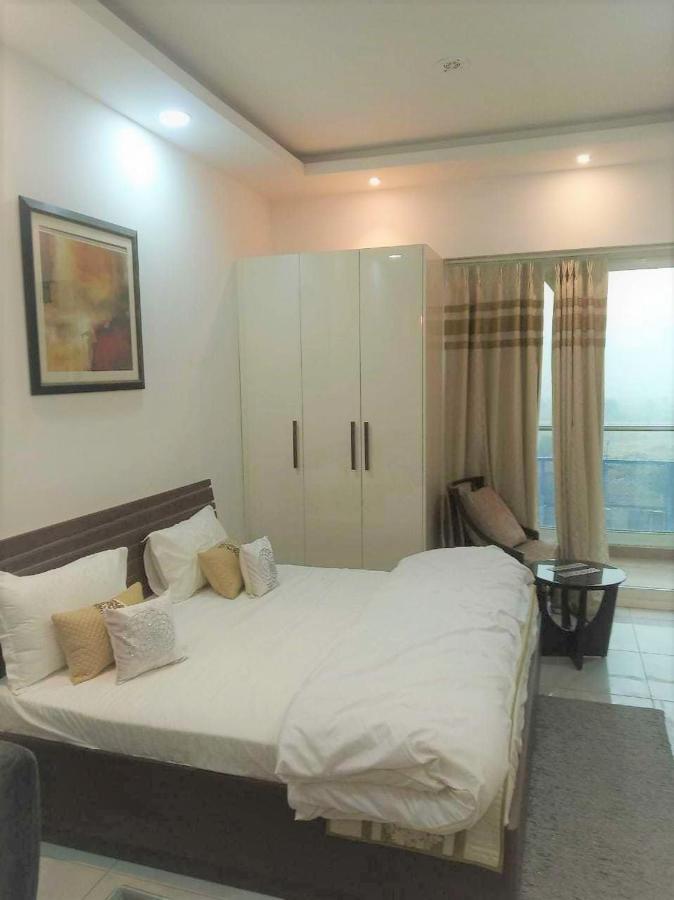 Ne-1St Time In Noida Stay In Mall Extérieur photo