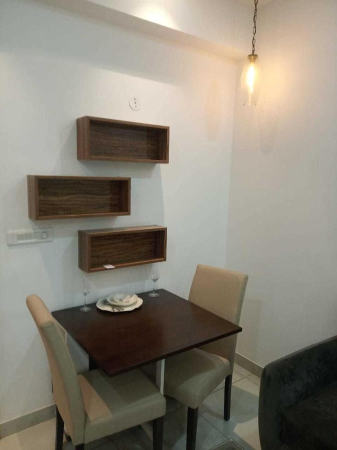 Ne-1St Time In Noida Stay In Mall Extérieur photo